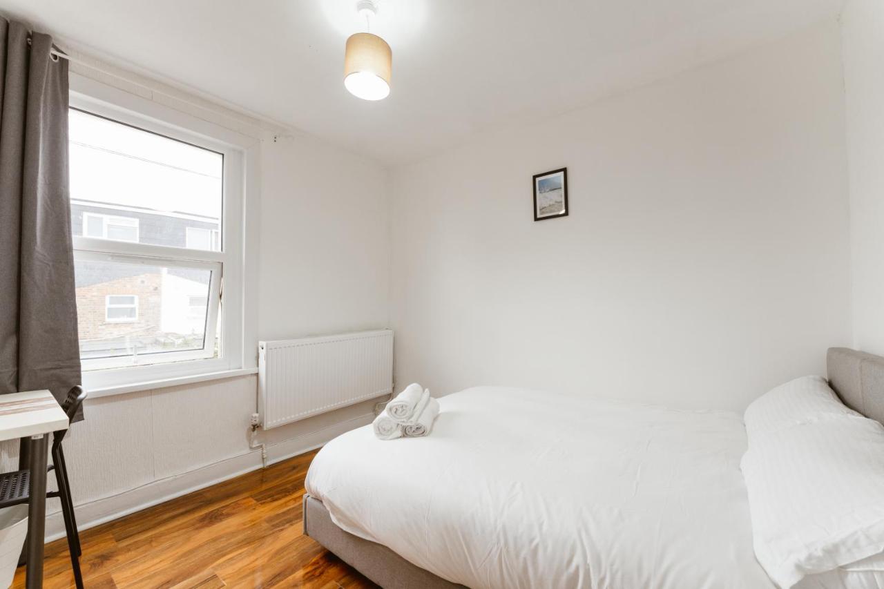 Great Rooms In Plaistow 런던 외부 사진