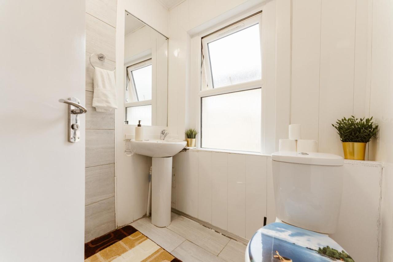 Great Rooms In Plaistow 런던 외부 사진