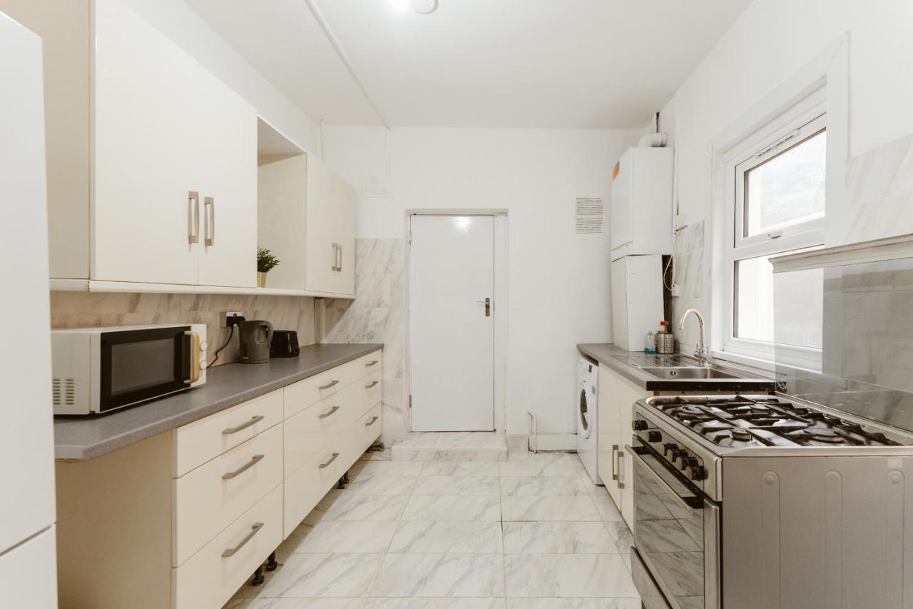 Great Rooms In Plaistow 런던 외부 사진