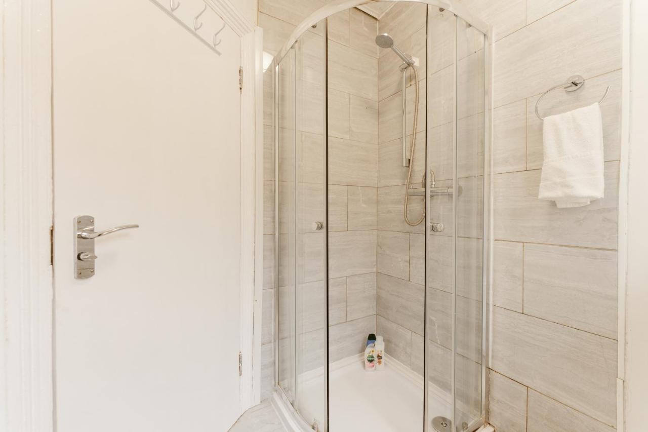 Great Rooms In Plaistow 런던 외부 사진