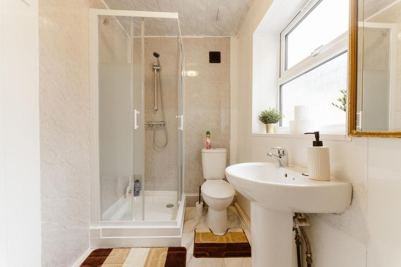 Great Rooms In Plaistow 런던 외부 사진